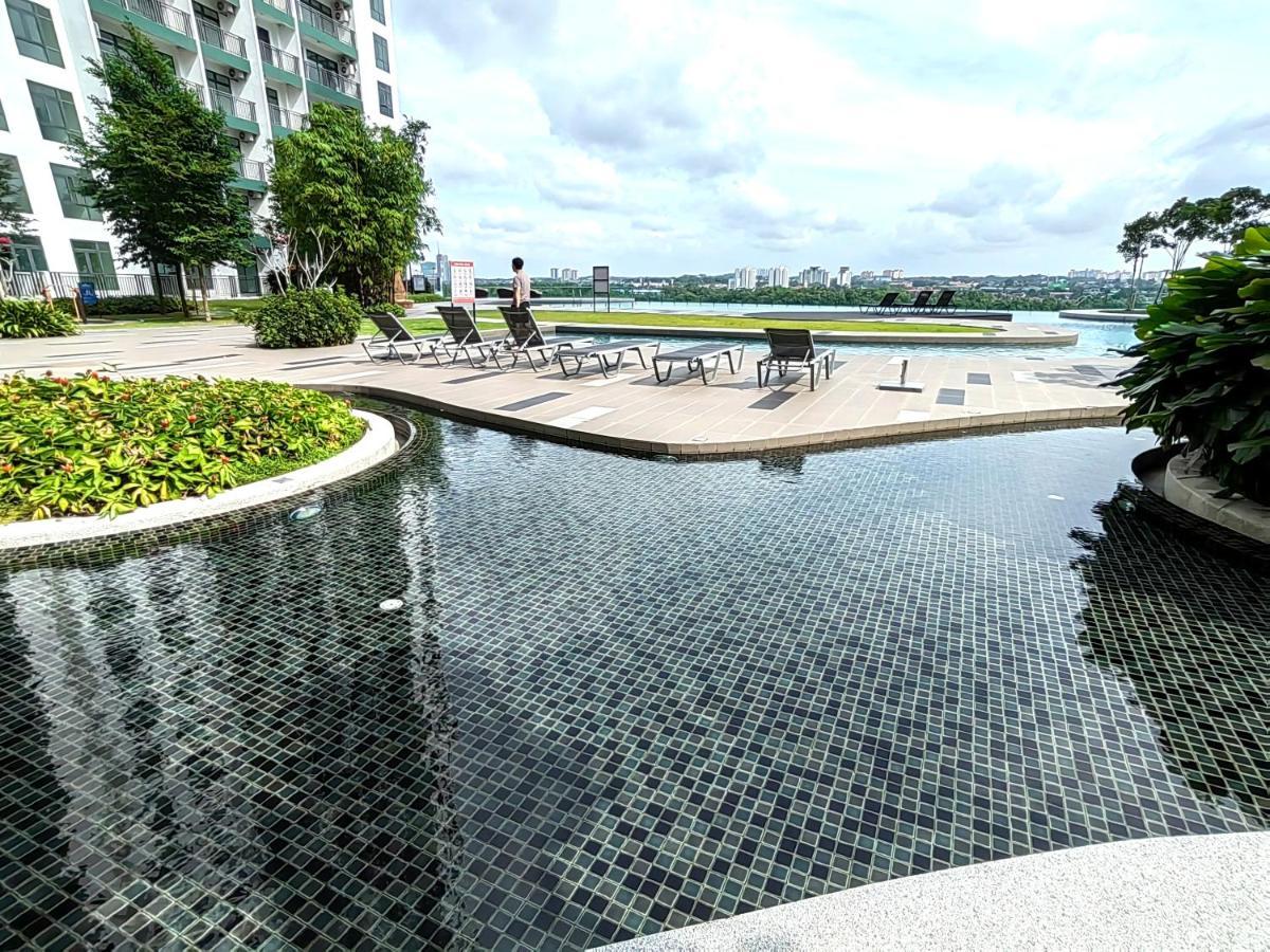 8Scape Residences Batman Vs Ironman@Lsy Home & Leisure Johor Bahru Luaran gambar